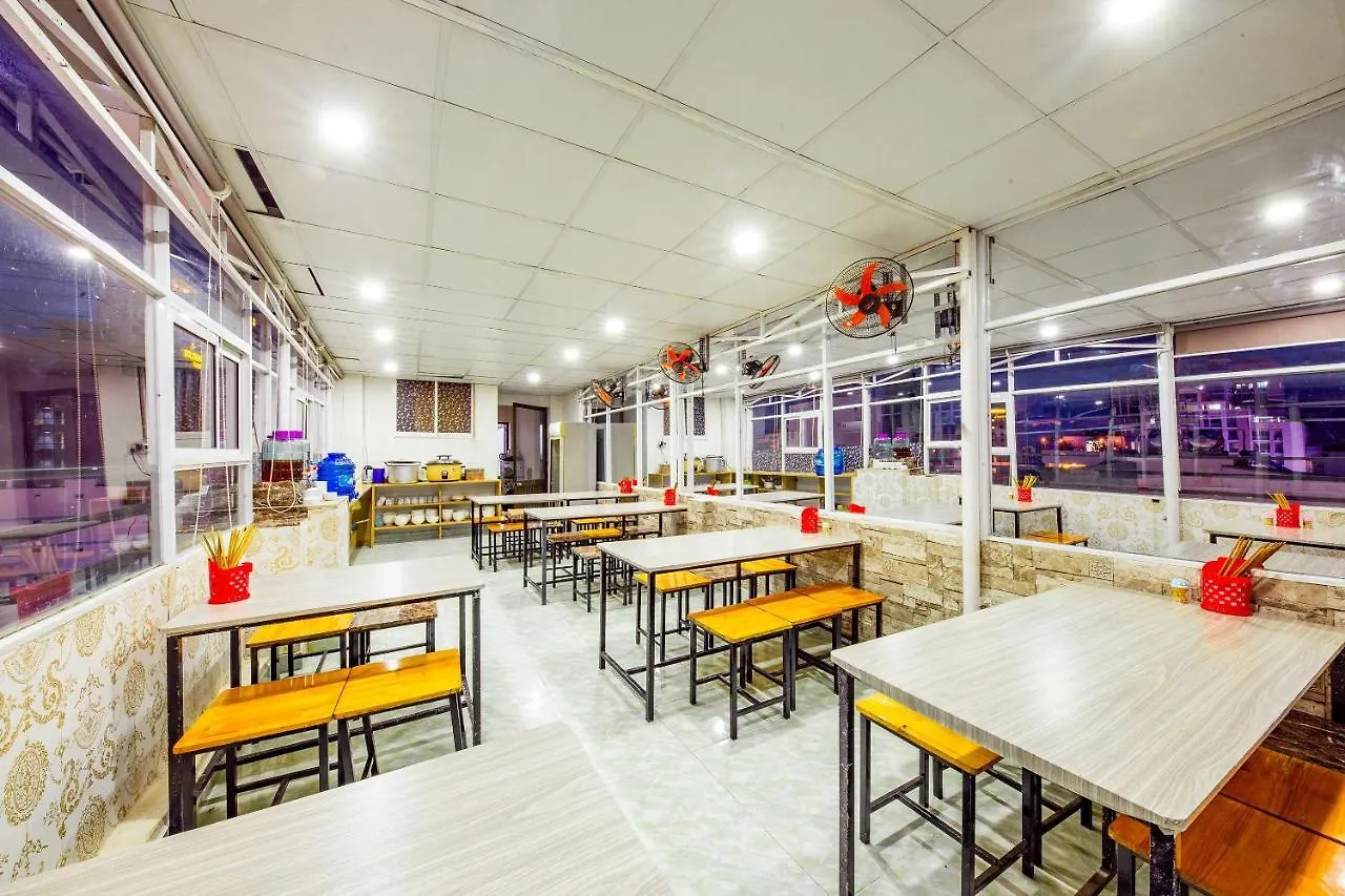Oyo 243 Eden Hotel Nha Trang 2*,